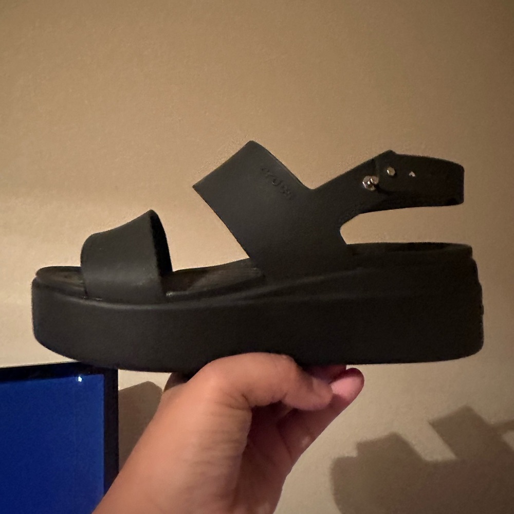 Crocs Women’s Brooklyn Low Wedges, Platform Sandals